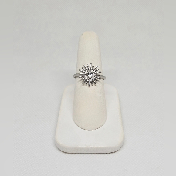 Silver Tone Sunburst Crystal Statement Ring Size 8 - Picture 3 of 10
